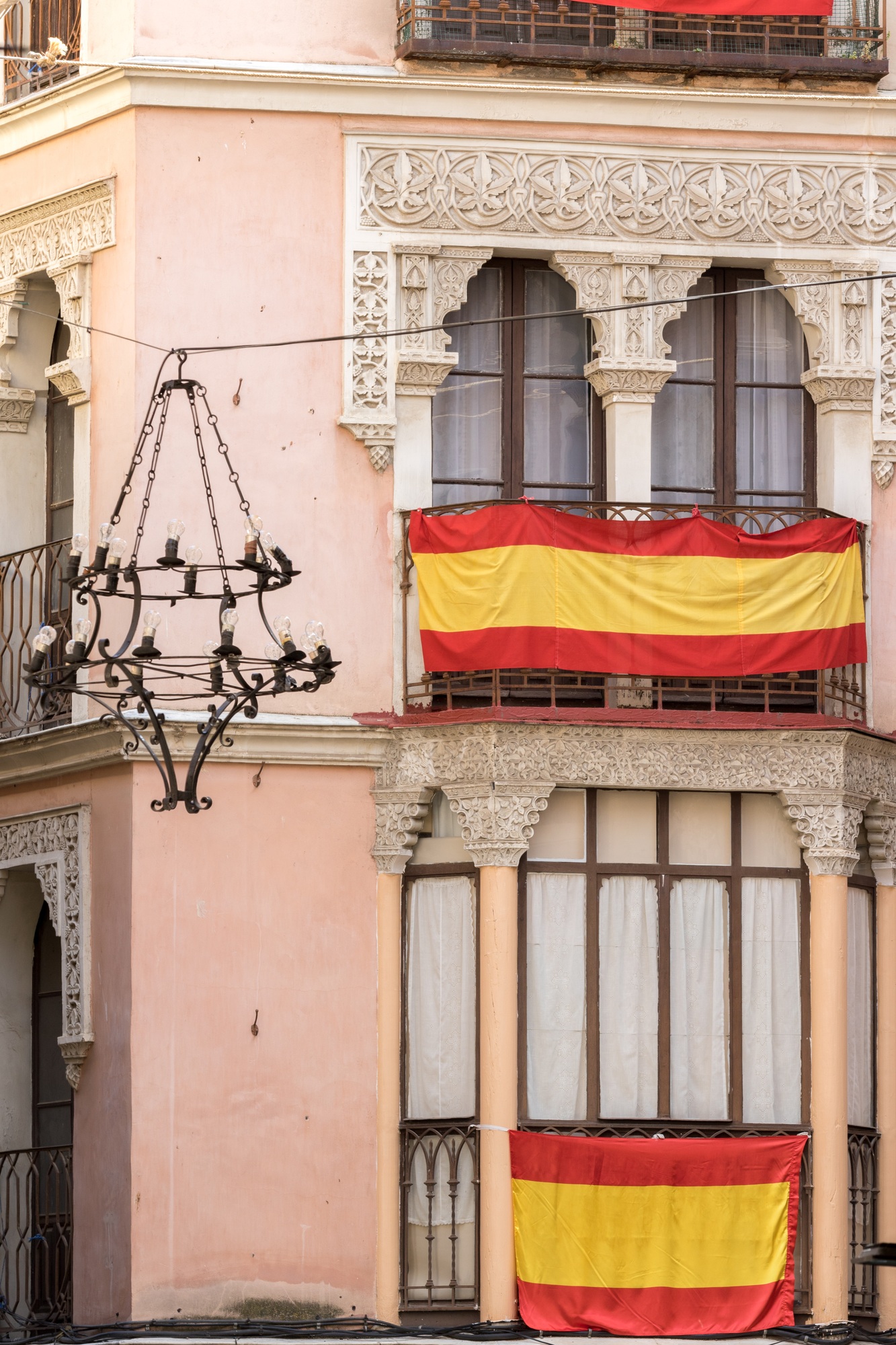 Spanish flags are displayed